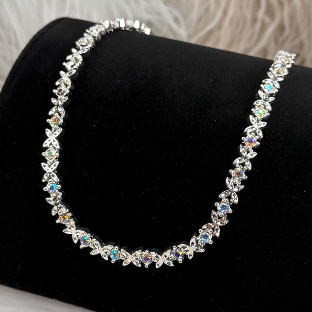 Gorgeous brushed Silvertone iridescent bling chain necklace